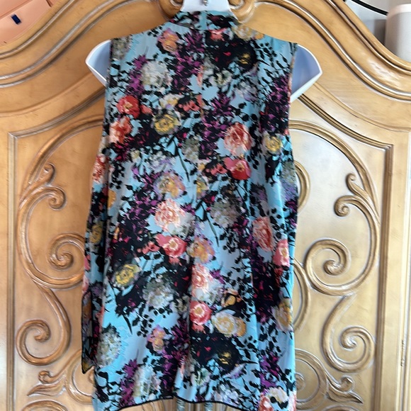 Beautiful sheer Spense floral blouse - Picture 4 of 9